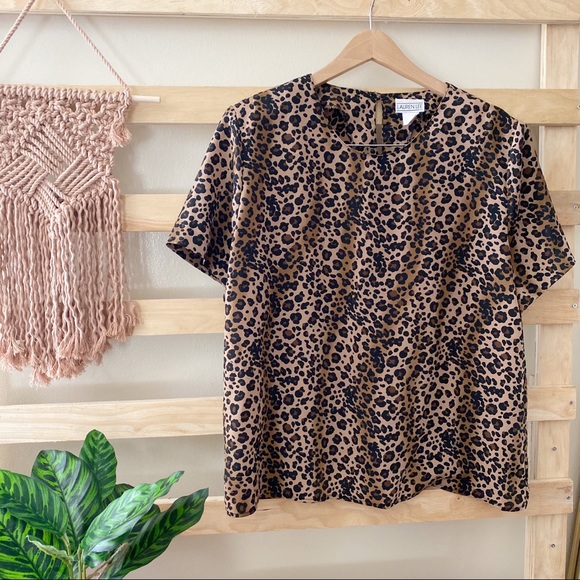 Tops - animal print top XL